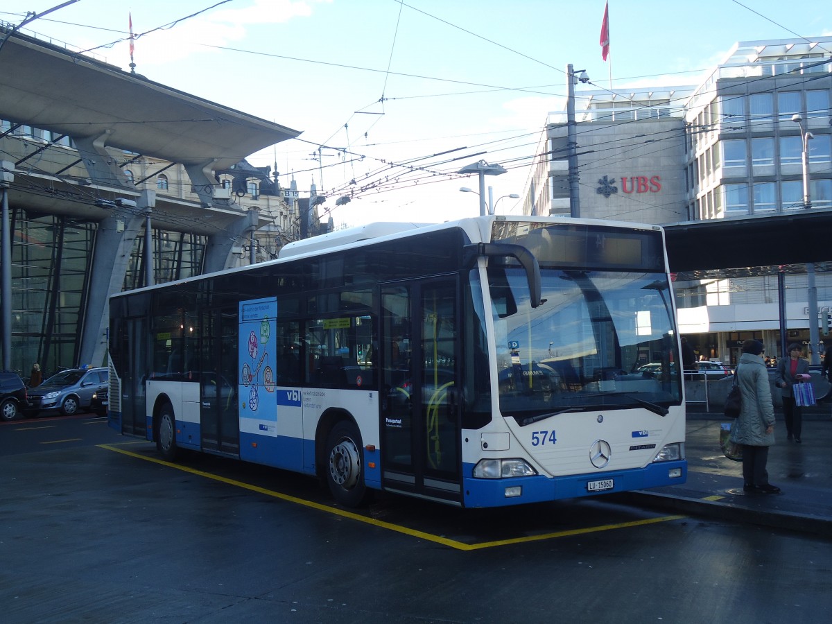 (148'528) - VBL Luzern - Nr. 574/LU 15'060 - Mercedes am 27. Dezember 2013 beim Bahnhof Luzern