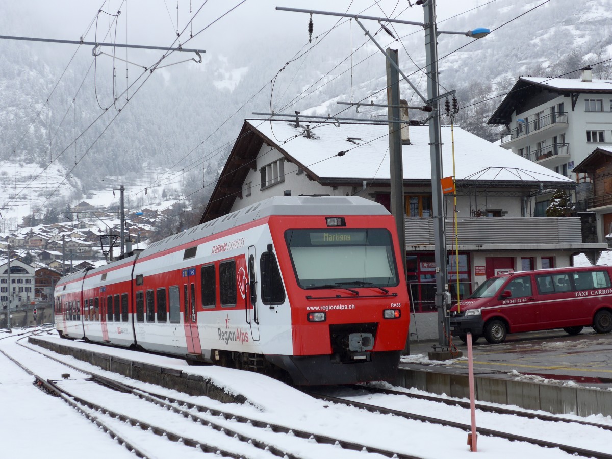 (148'734) - SBB-Pendelzug - Nr. RA38 - am 2. Februar 2014 im Bahnhof Le Ch�ble
