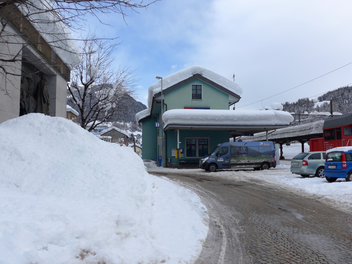 (148'785) - Der Bahnhof Airolo im Schnee am 9. Februar 2014