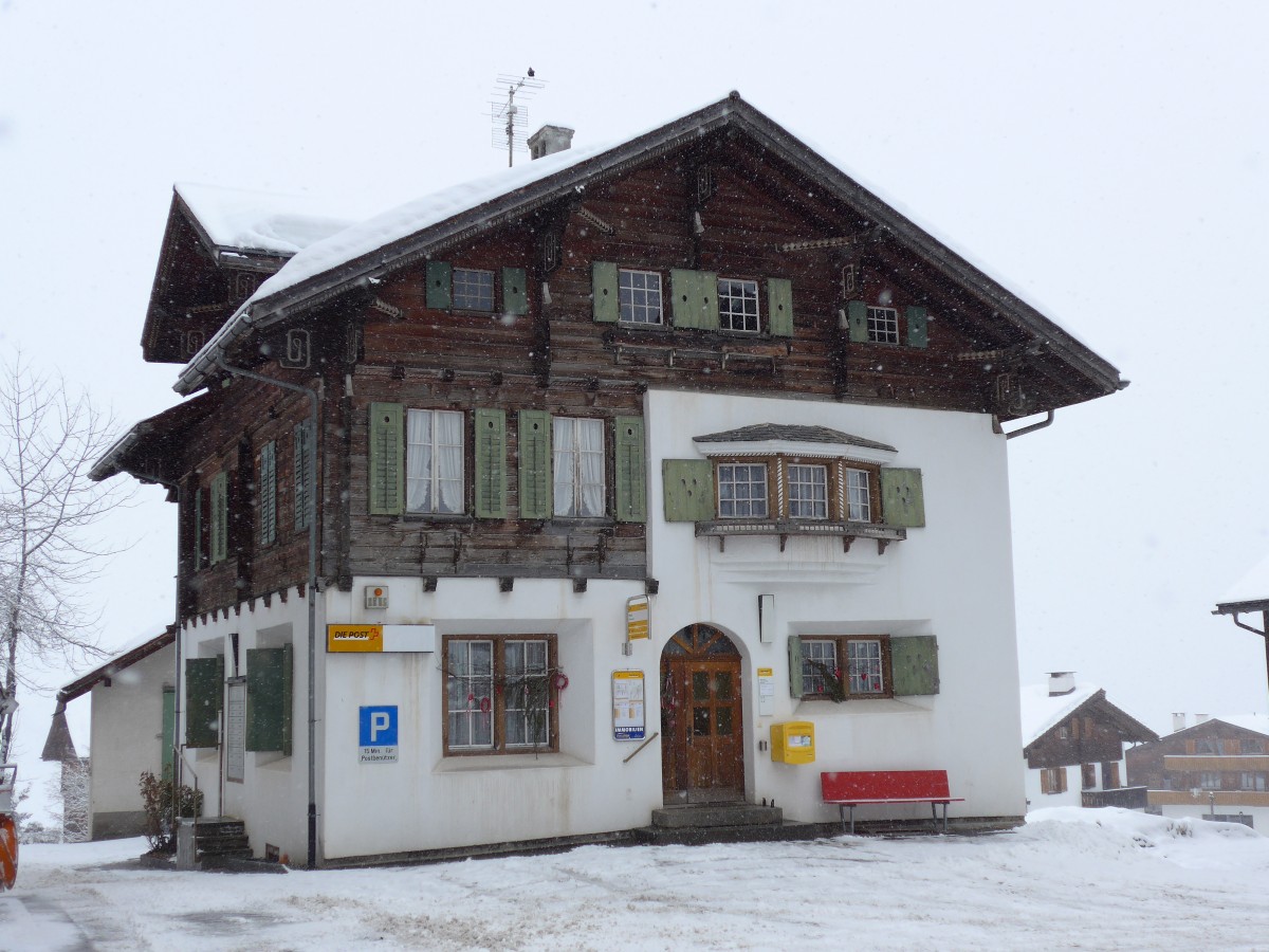 (149'088) - Die Post und PostAuto-Haltestelle am 1. M�rz 2014 in Obersaxen-Meierhof