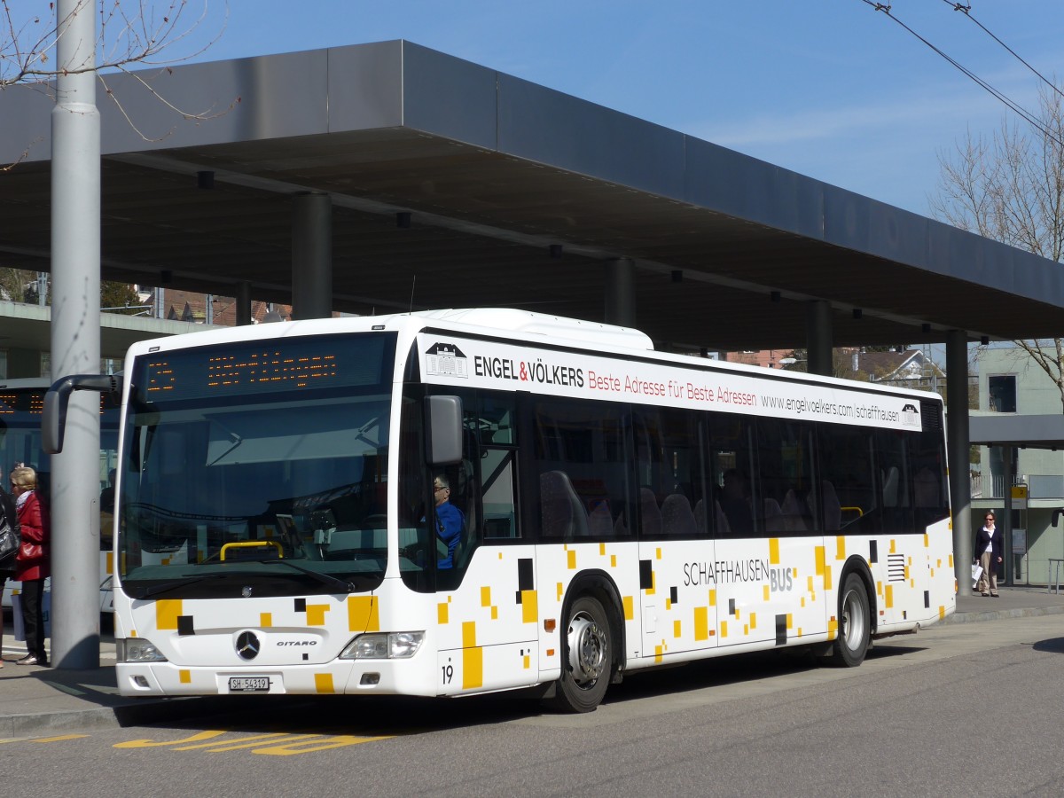 (149'431) - SB Schaffhausen - Nr. 19/SH 54'319 - Mercedes am 29. Mrz 2014 beim Bahnhof Schaffhausen