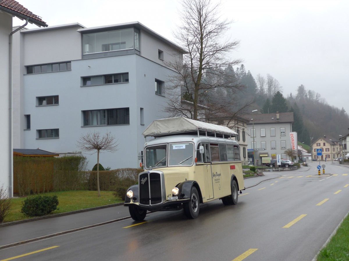 (149'591) - Biegger, Uster - Nr. 32/GL 1948 - Saurer/R&J (ex Redbull (Schweiz), Baar; ex Brandt, D-Reichersbeuern; ex Bach, NL-Amsterdam; ex Hgli, Steinach; ex EHC Biel; ex Leuenberger, Thun; ex AvH Heimenschwand) am 6. April 2014 beim Bahnhof Bauma