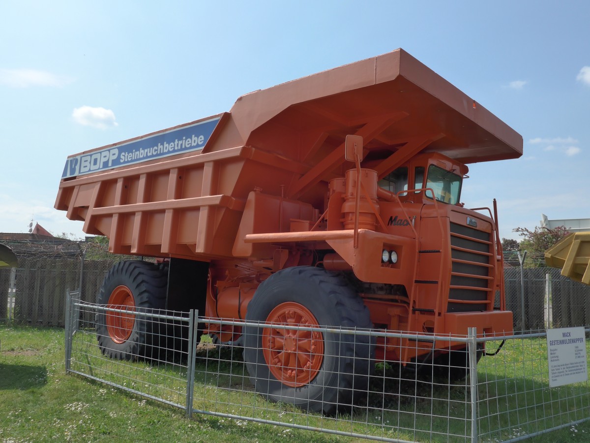 (150'385) - Mack am 26. April 2014 in Speyer, Technik-Museum