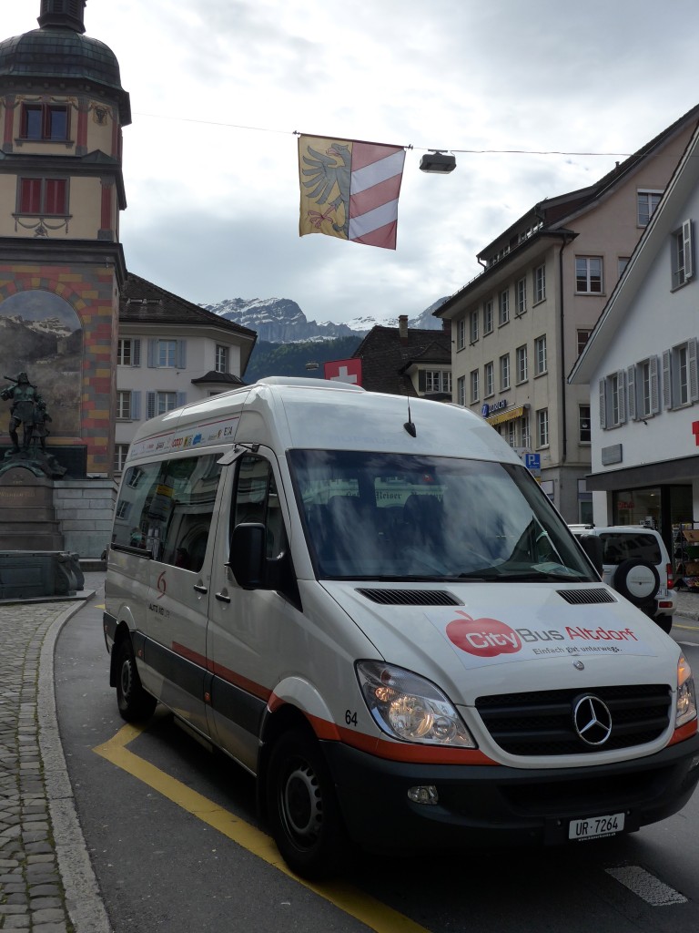 (150'542) - AAGU Altdorf - Nr. 64/UR 7264 - Mercedes am 10. Mai 2014 in Altdorf, Telldenkmal