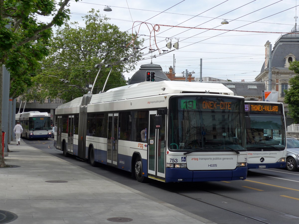 (150'868) - TPG Genve - Nr. 753 - Hess/Hess Gelenktrolleybus am 26. Mai 2014 in Genve, Place des Vingt-Deux-Cantons