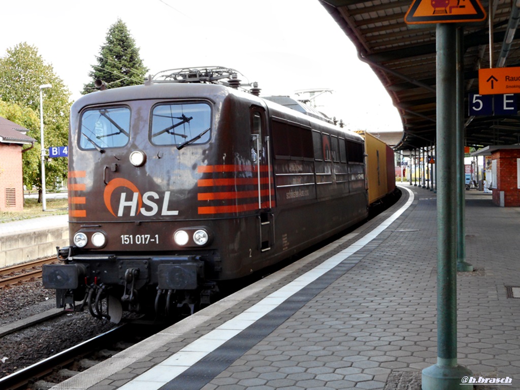 151 017-1 fuhr mit einen containerzug durch hh-harburg,01.09.18