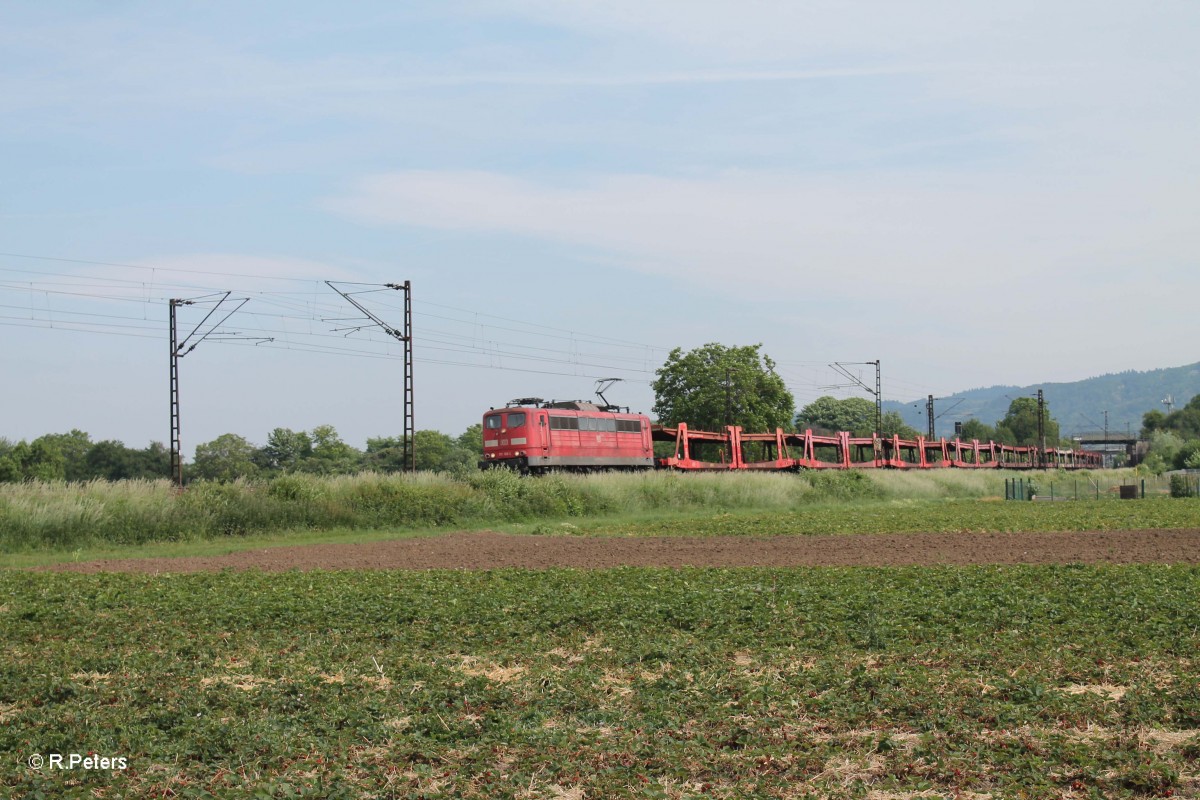 151 050-2 verlässt Weinheim (Bergstrasse) mit einem leeren Autotransportzug in Richtung Süden. 28.05.15