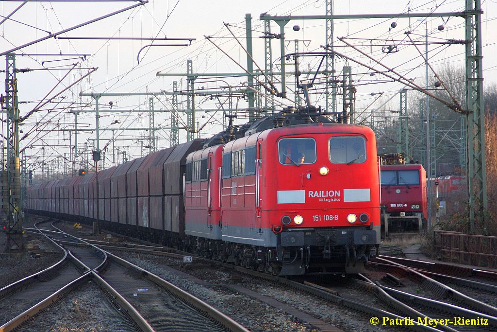 151 108 + 151 102 mit Kohlewagen-Leerpark am 16.01.2015 in Hamburg-Harburg Richtung Hamburg-Altenwerder / Hansaport