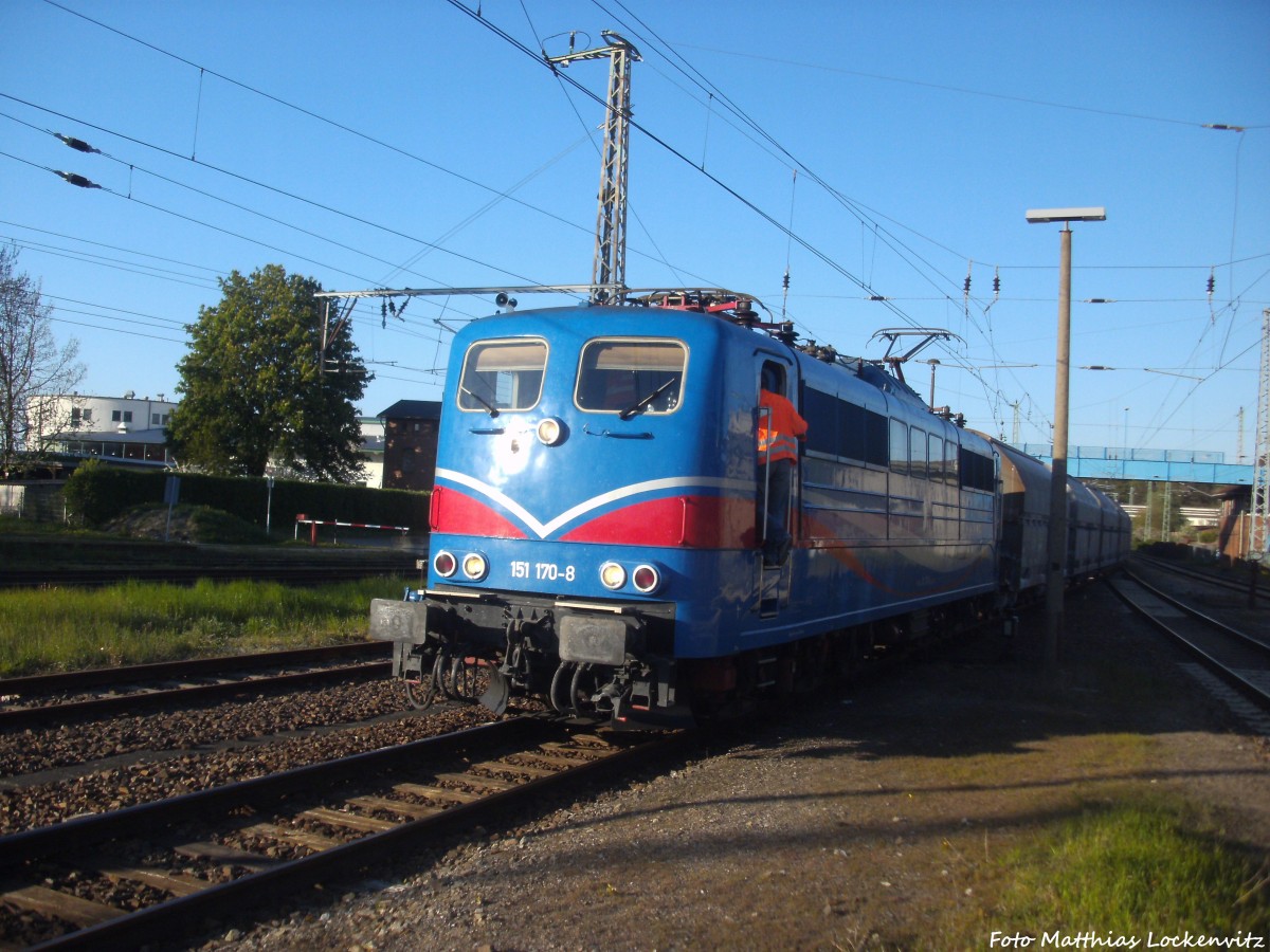 151 170-8 der SRI (D-EGP) bei der Einfahrt in den Bahnhof Bergen auf Rgen am 28.4.14