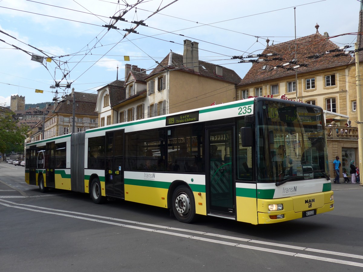 (151'509) - transN, La Chaux-de-Fonds - Nr. 235/NE 111'235 - MAN (ex TN Neuchtel Nr. 235) am 12. Juni 2014 in Neuchtel, Place Pury