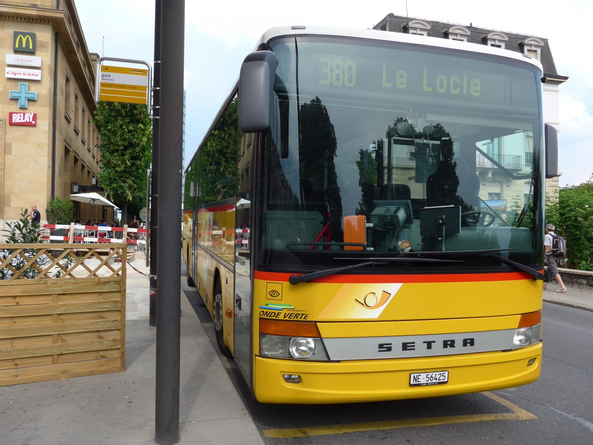 (151'519) - CarPostal Ouest - NE 56'425 - Setra (ex JU 29'866) am 12. Juni 2014 beim Bahnhof Neuchtel