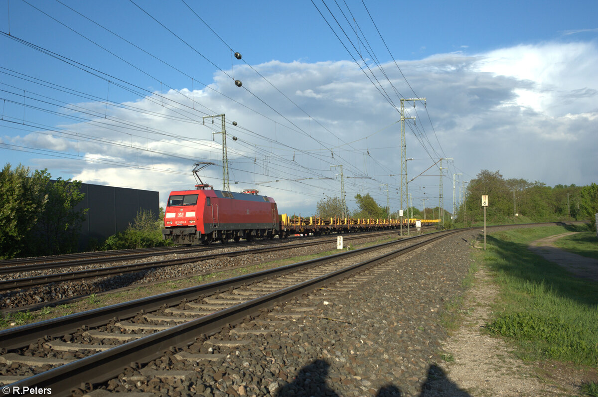 152 008-9 mit einem Langschienentransport in Nürnberg Hohe Marter. 18.04.24
