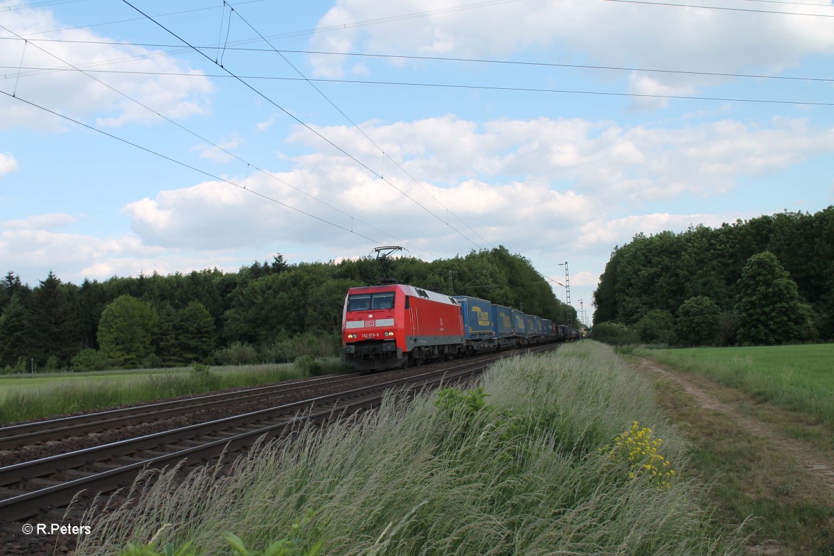 152 019-6 zieht einen LKW-Walter bei der Stromkreistrennstelle Bischofsheim. 20.05.15
