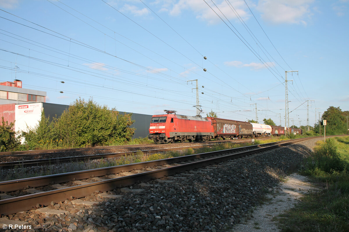 152 021-2 mit einem gemischten Güterzug bei Nürnberg hohe Marta. 26.09.23