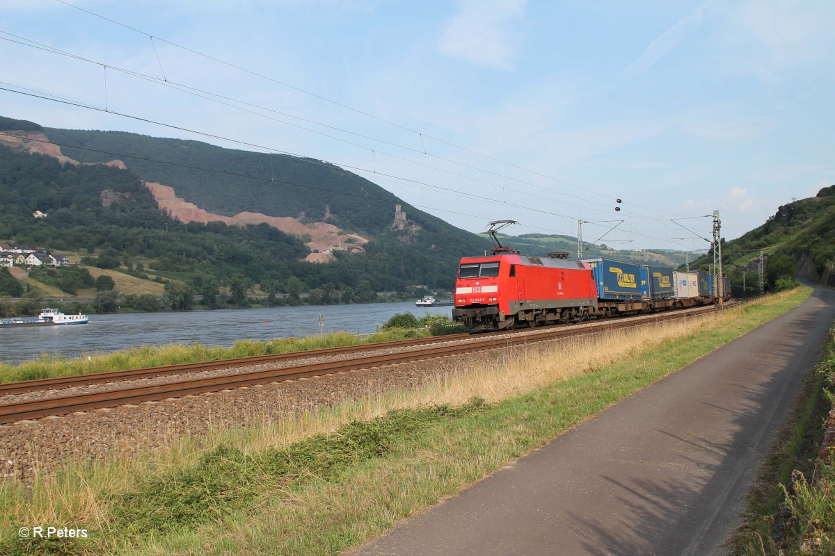 152 043-6 mit einem Wechselpritschenzug LKW-Walter bei der Blockstelle Bodenthal. 15.07.14