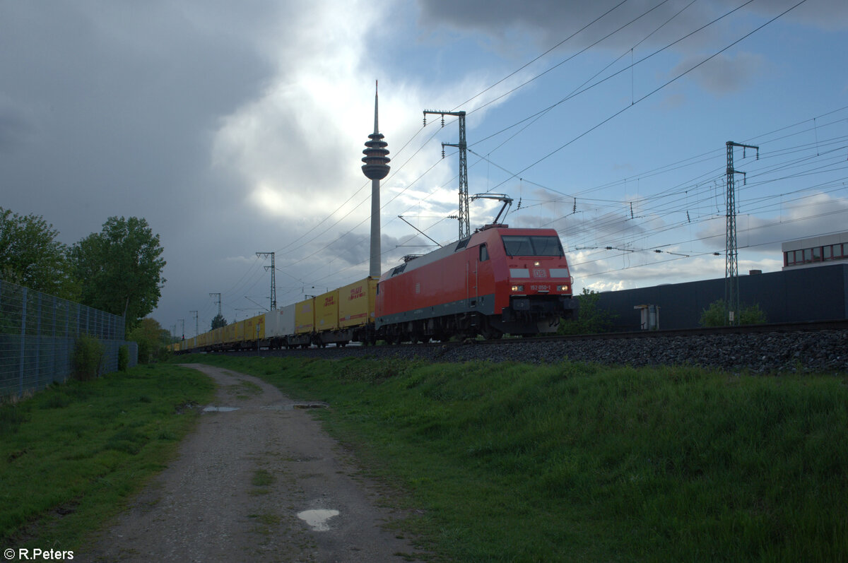 152 050-1 mit DHL Containerzug in Nürnberg Hohe Marter. 18.04.24