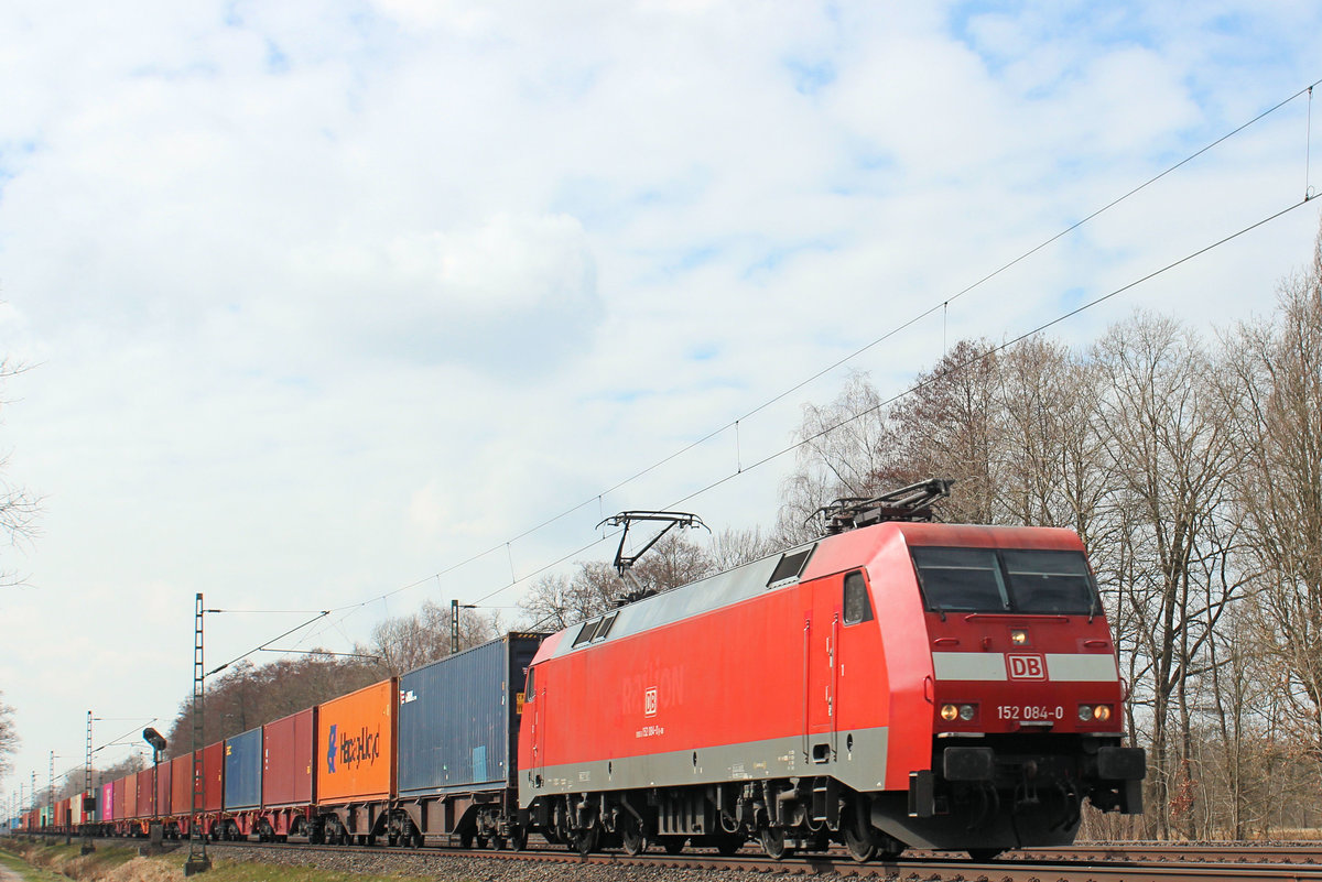 152 084-0 mit Seekisten am Haken, auf den Weg nach Hamburg. Tostedt - Dreihausen, 26.03.2021