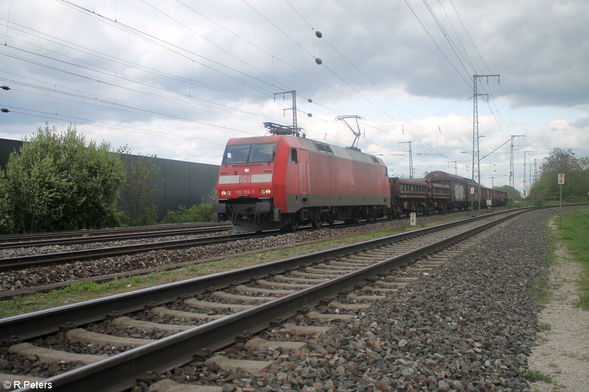152 152-5 zieht mit einem gemischten Gterzug durch Nrnberg Hohe Marter in Richtung Fhrt. 10.04.24