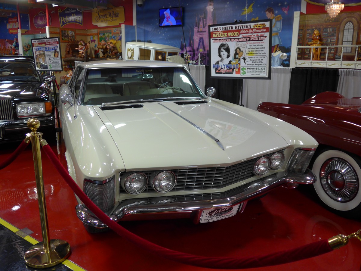 (152'403) - Buick Riviera - Jahrgang 1963 - von  Natalie Wood  am 9. Juli 2014 in Volo, Auto Museum
