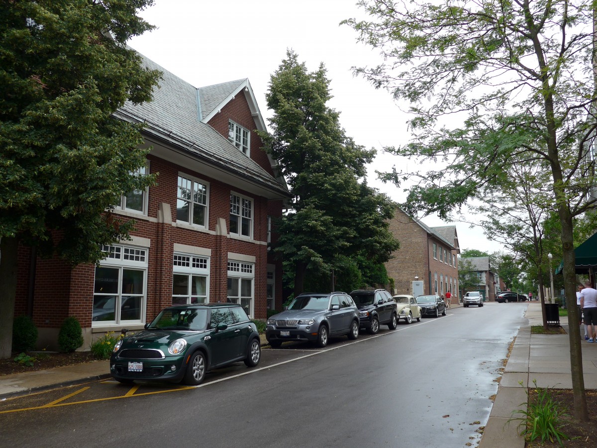 (152'650) - Strasse in Lake Forest am 12. Juli 2014