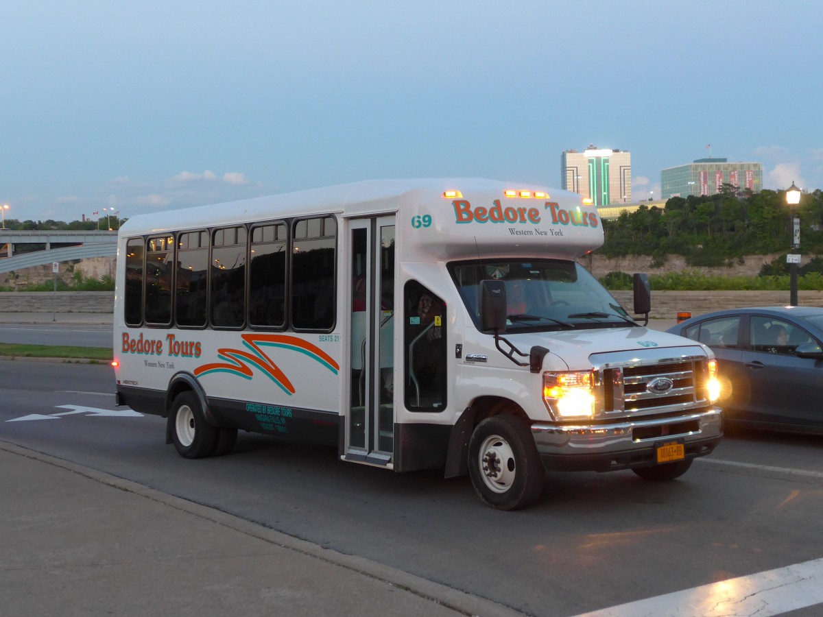 (152'910) - Aus Amerika: Bedore Tours, Nord Tonawanda - Nr. 69/10'163 BB - Ford am 15. Juli 2014 in Clifton Hill, Niagara Falls