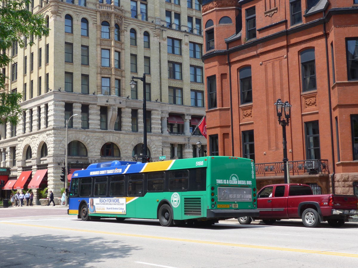 (153'024) - MCTS Milwaukee - Nr. 5188/80'839 - New Flyer am 17. Juli 2014 in Milwaukee