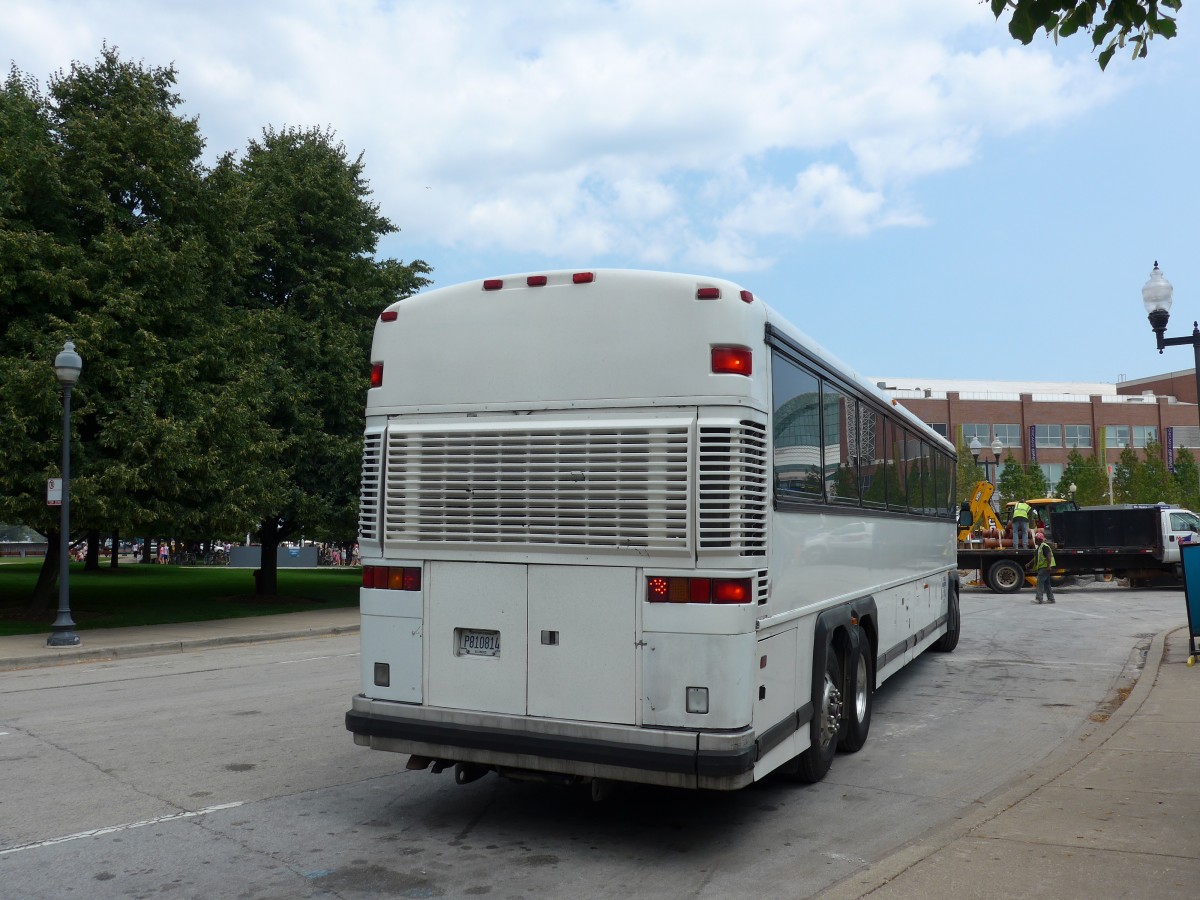 (153'122) - Chicago Charter Express Enterprises, Chicago - Nr. 6529/P 810'814 - MCI am 18. Juli 2014 in Chicago, Navy Pier