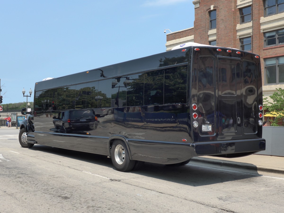 (153'218) - ??? - 15'504 PT - Ford am 18. Juli 2014 in Chicago, Navy Pier