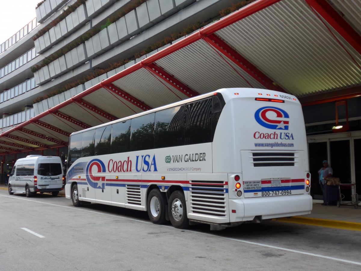 (153'311) - Van Galder, Janesville - Nr. 65'831/P 731'378 - MCI am 19. Juli 2014 in Chicago, Airport O'Hare