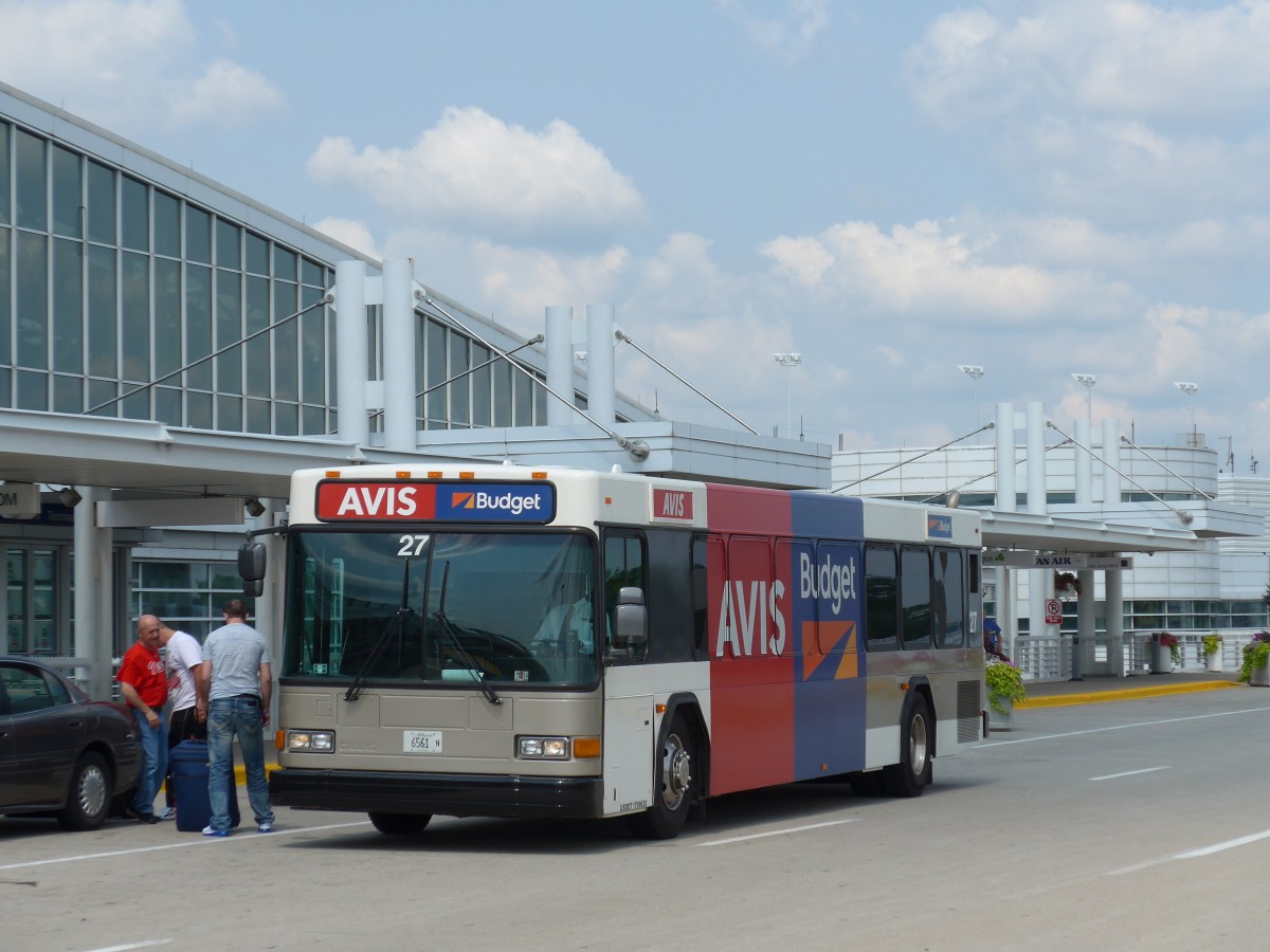 (153'371) - AVIS-Budget, Chicago - Nr. 27/6561 N - Gillig am 20. Juli 2014 in Chicago, Airport O'Hare