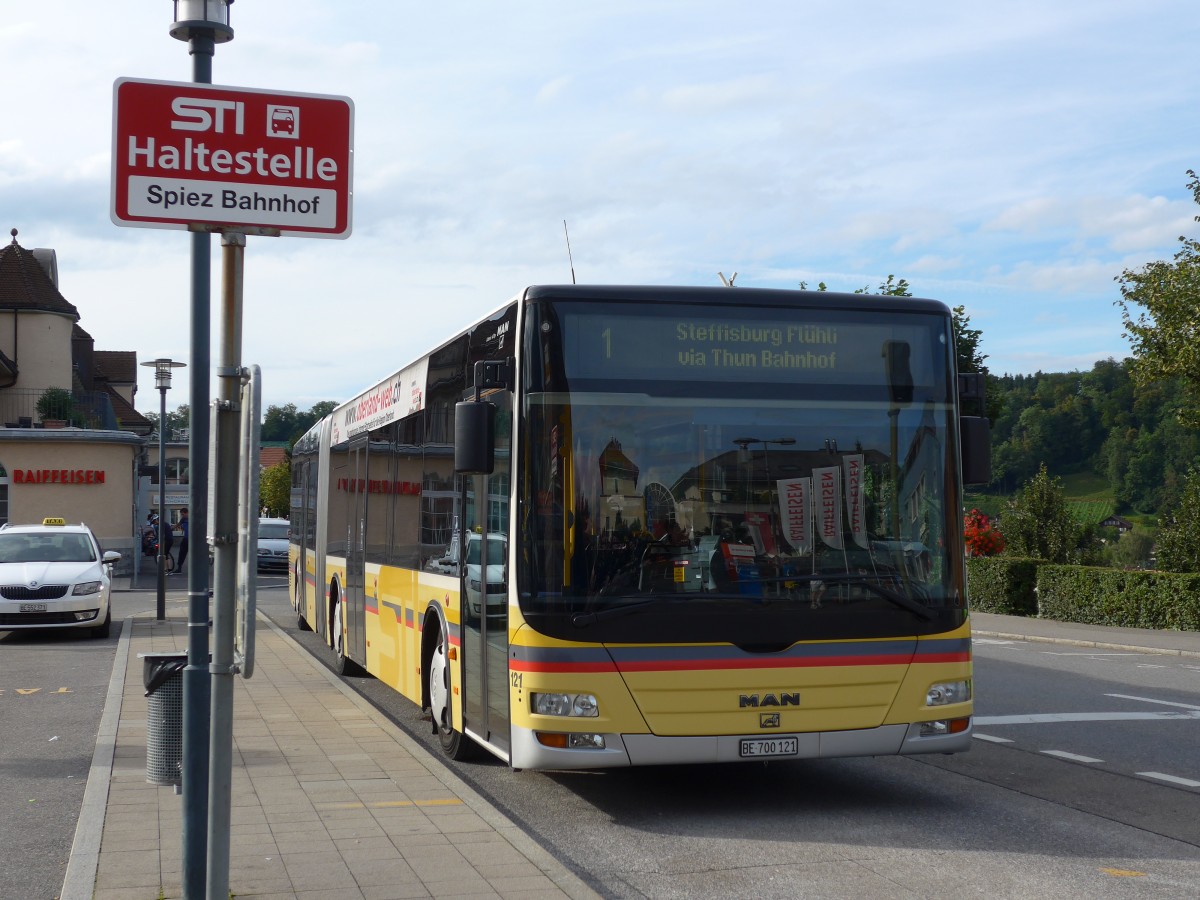 (154'449) - STI Thun - Nr. 121/BE 700'121 - MAN am 24. August 2014 beim Bahnhof Spiez