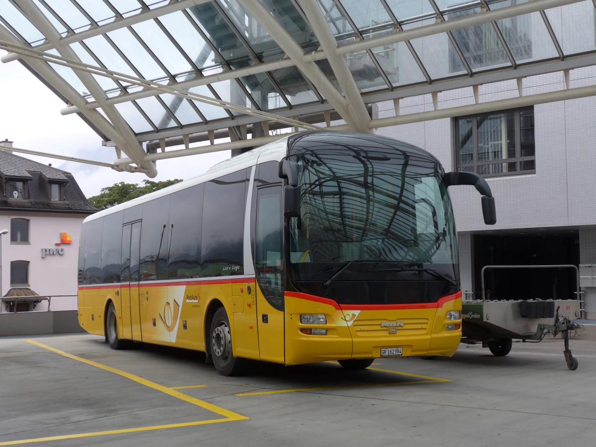 (154'919) - PostAuto Graubnden - GR 162'984 - MAN am 13. September 2014 in Chur, Postautostation