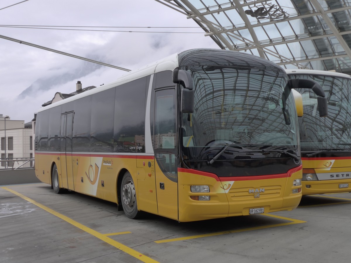 (154'922) - PostAuto Graubnden - GR 162'981 - MAN am 13. September 2014 in Chur, Postautostation