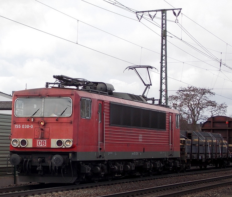 155 030-0 vor dem B� 38 in Weiterstadt am 22.Feb.2014