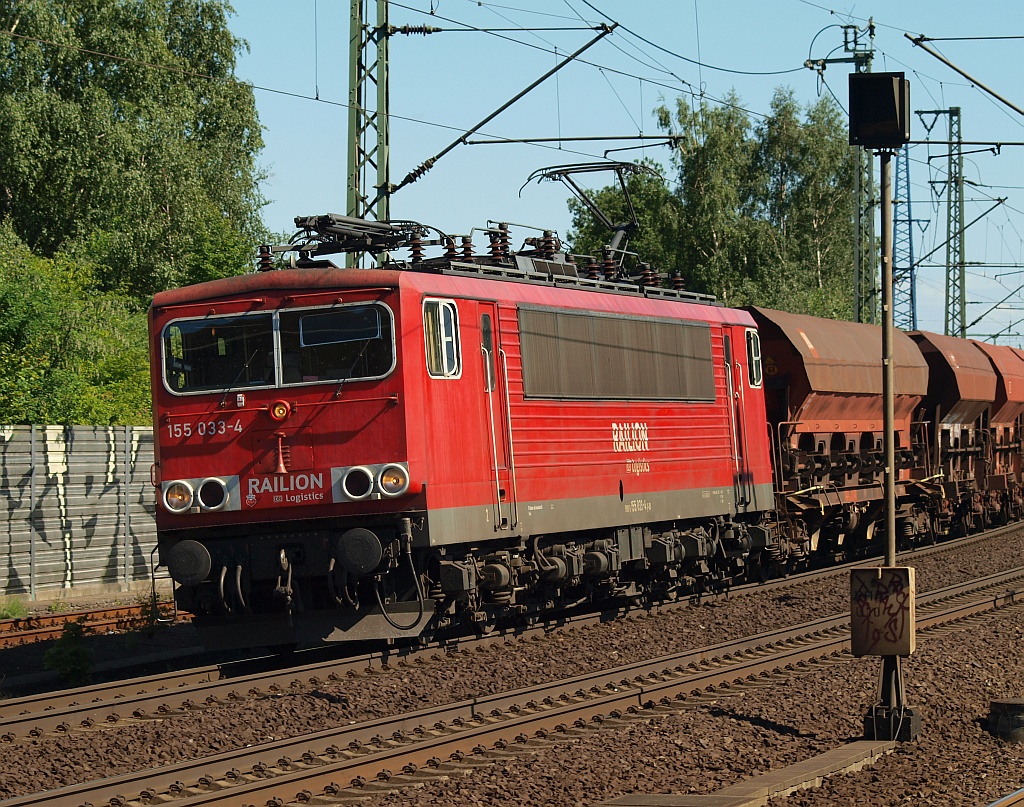 155 033-4 rauscht hier mit hohem Tempo und einem Gz durch HH-Harburg. 03.06.2011