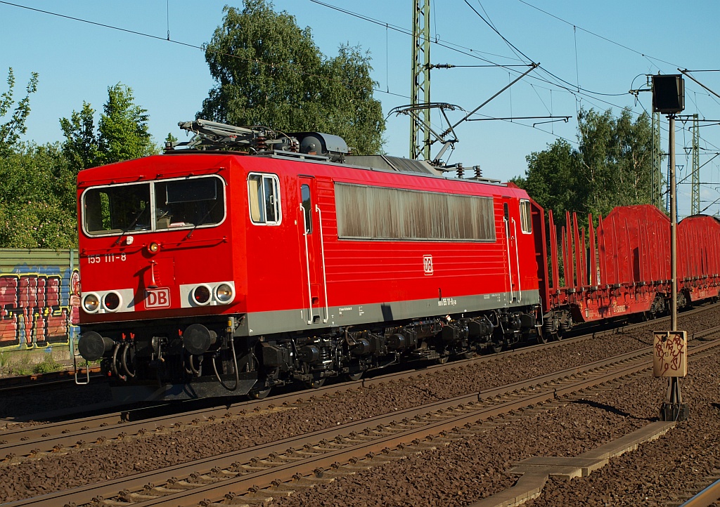 155 111-8 frisch Hauptuntersucht rumpelt hier mit einem Gz durch HH-Harburg. 03.06.11