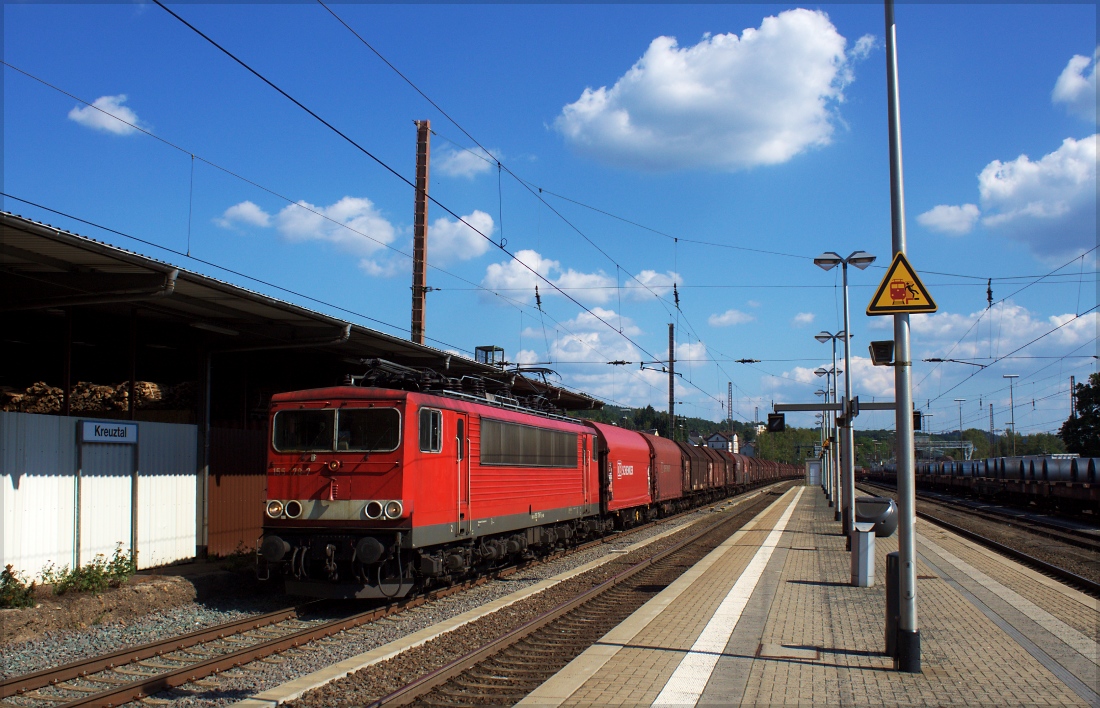 155 178 mit Ganzzug aus gedeckten Coilwagen in Richtung Ruhrgebiet am 31.07.14 in Kreuztal