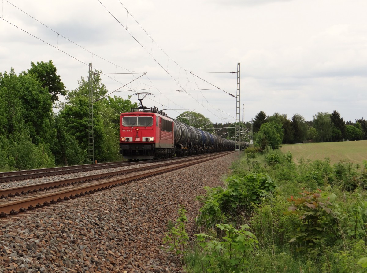 155 180-3 ist hier am 20.05.15 an der Schöpsdrehe bei Plauen/V. zu sehen. 