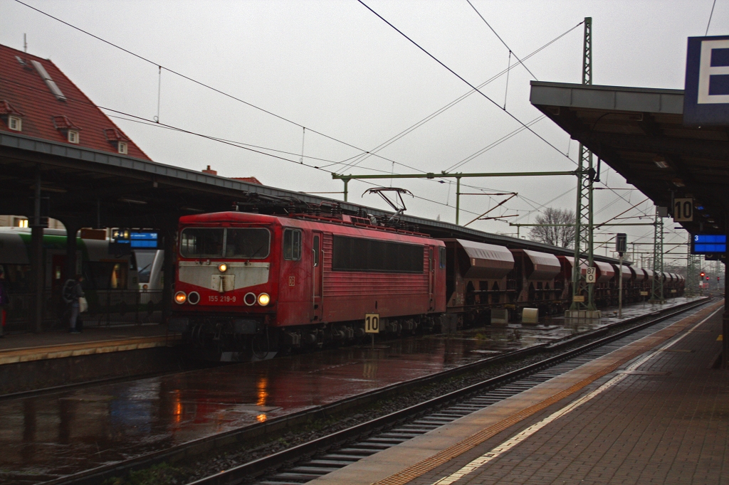 155 219 (die letzte der DB im Aktiven Dienst mit Schlabberlatz) duchf�hrt am 17.12.14 Weimar gen Halle.