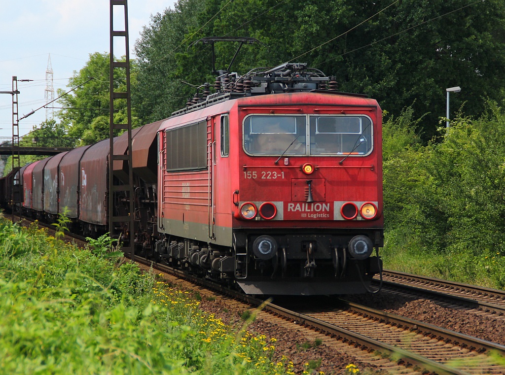 155 223-1 mit gemischtem Gz in Ahlten. 03.08.2012