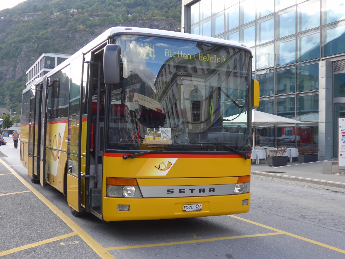 (155'322) - PostAuto Wallis - VS 241'980 - Setra (ex Zerzuben, Visp-Eyholz Nr. 66; ex Zerzuben, Visp-Eyholz Nr. 13; ex BVZ Brig Nr. 13) am 21. September 2014 beim Bahnhof Brig