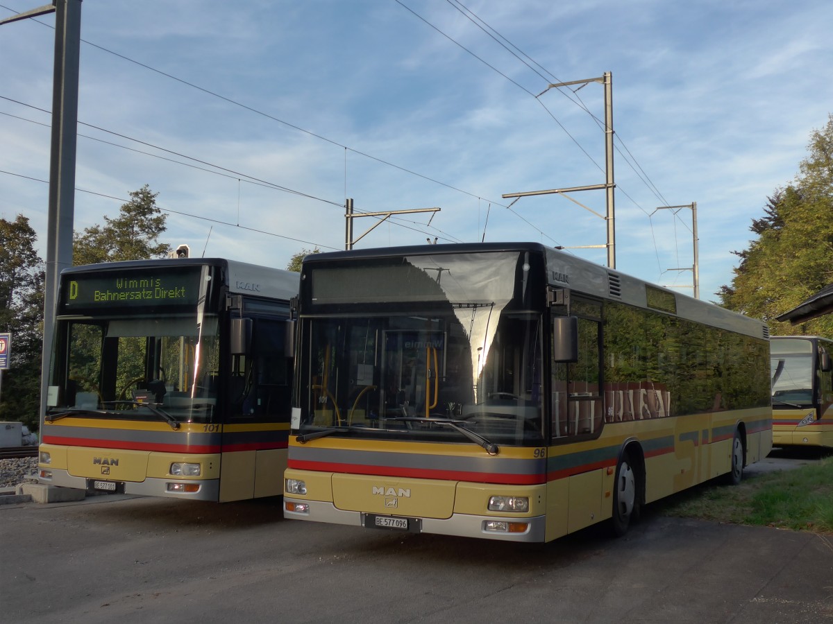 (155'889) - STI Thun - Nr. 96/BE 577'096 - MAN am 19. Oktober 2014 beim Bahnhof Wimmis