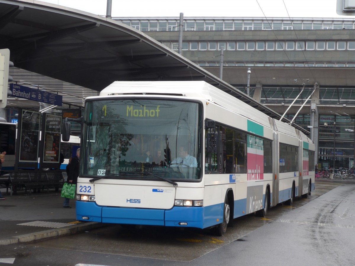 (156'064) - VBL Luzern - Nr. 232 - Hess/Hess Doppelgelenktrolleybus am 25. Oktober 2014 beim Bahnhof Luzern