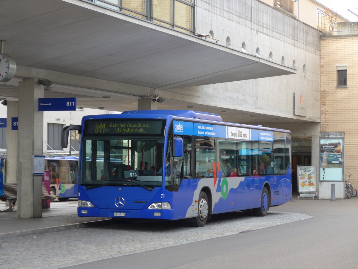 (156'240) - VZO Grningen - Nr. 71/ZH 567'971 - Mercedes am 28. Oktober 2014 beim Bahnhof Uster