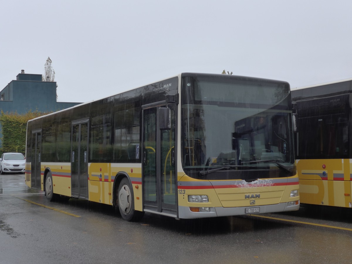 (156'425) - STI Thun - Nr. 123/BE 700'123 - MAN am 5. November 2014 bei der Schifflndte Thun