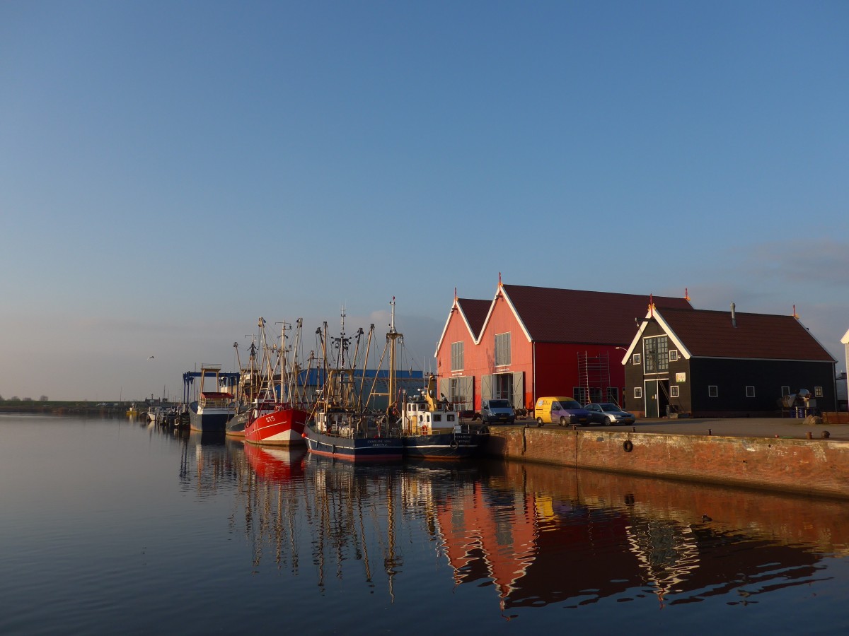 (156'881) - Am Hafen in Zoutkamp am 19. November 2014