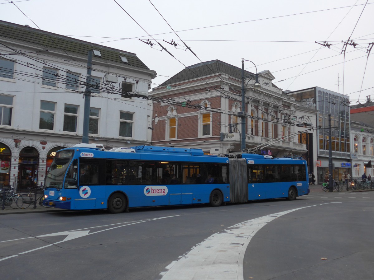 (157'010) - Breng, Ijsselmuiden - Nr. 5229/BL-VX-86 - Berkhof Gelenktrolleybus am 20. November 2014 in Arnhem, Willemsplein