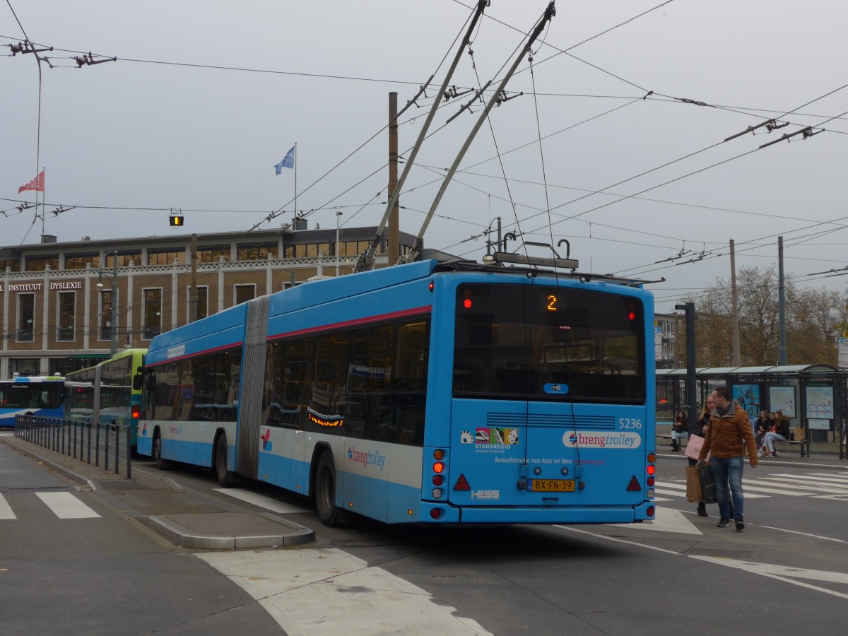 (157'061) - Breng, Ijsselmuiden - Nr. 5236/BX-FN-39 - Hess/Hess Gelenktrolleybus am 20. November 2014 in Arnhem, Willemsplein