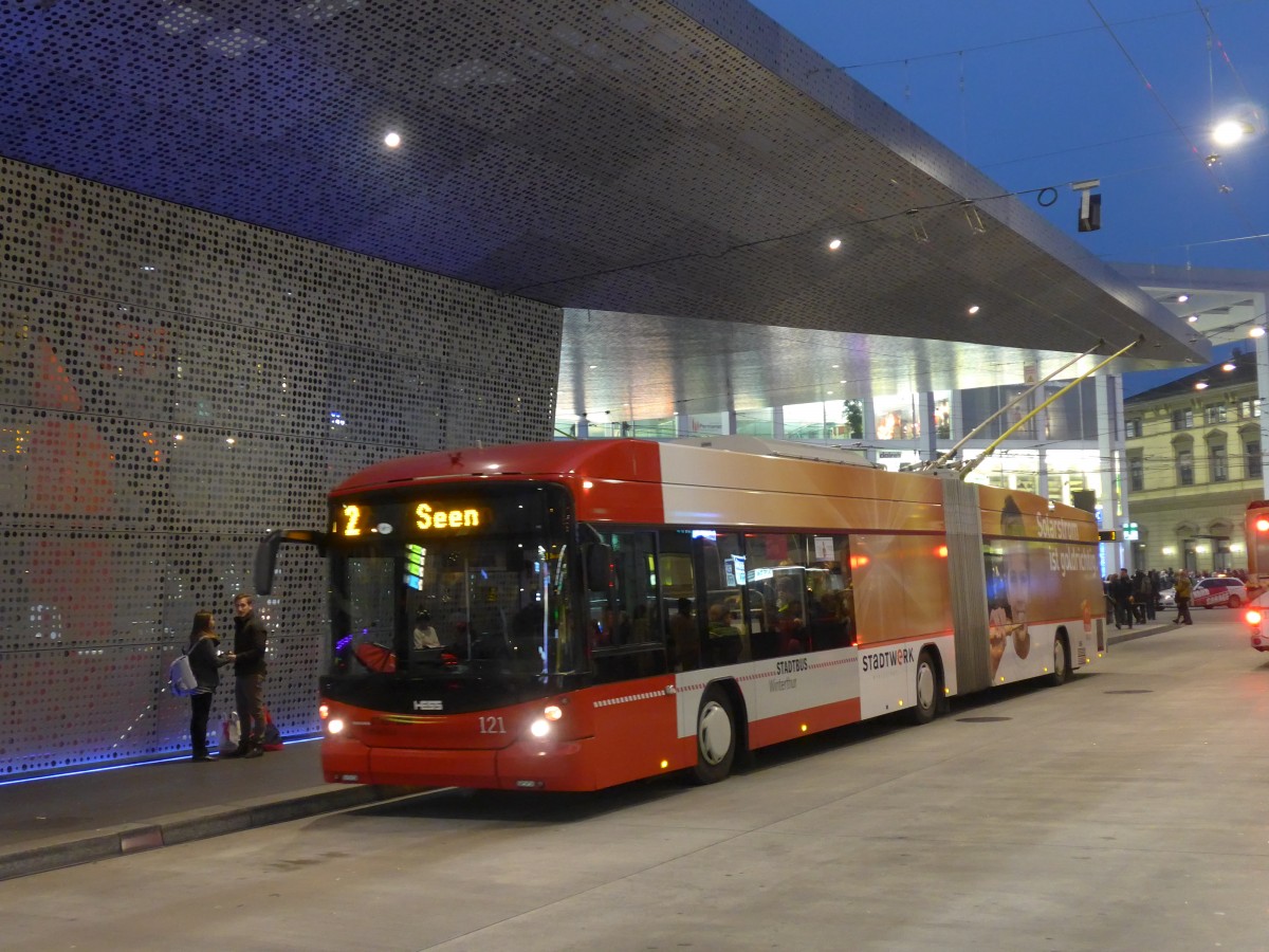 (157'566) - SW Winterthur - Nr. 121 - Hess/Hess Gelenktrolleybus am 26. November 2014 beim Hauptbahnhof Winterthur