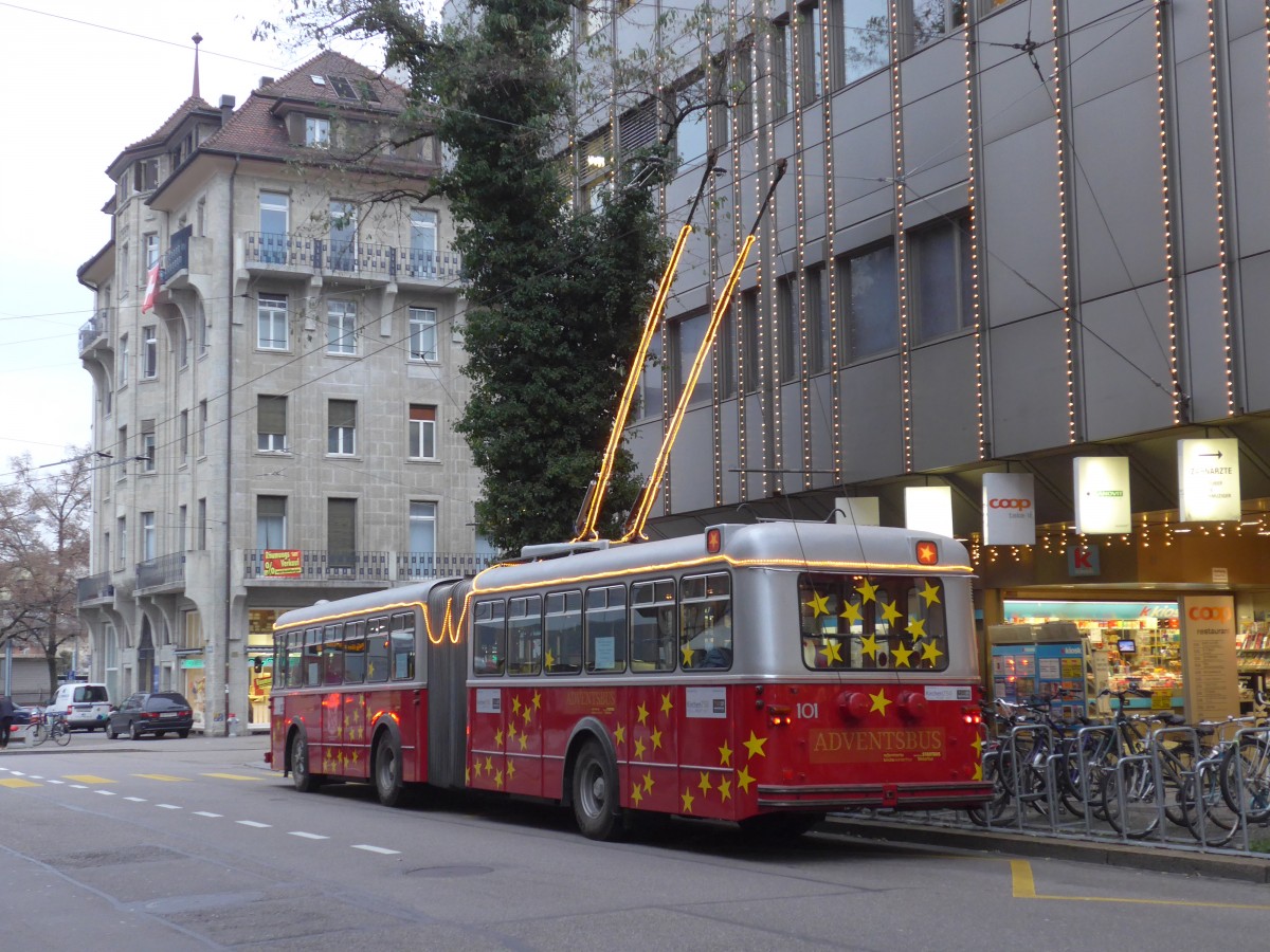 (157'670) - VW Winterthur - Nr. 101 - FBW/SWS Gelenktrolleybus am 6. Dezember 2014 in Winterthur, Bankstrasse